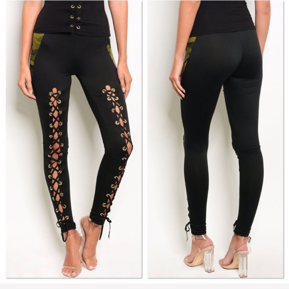 π₯ NEW SALE! Black And Camo Front Lace Up Leggings - Picture 2 of 2